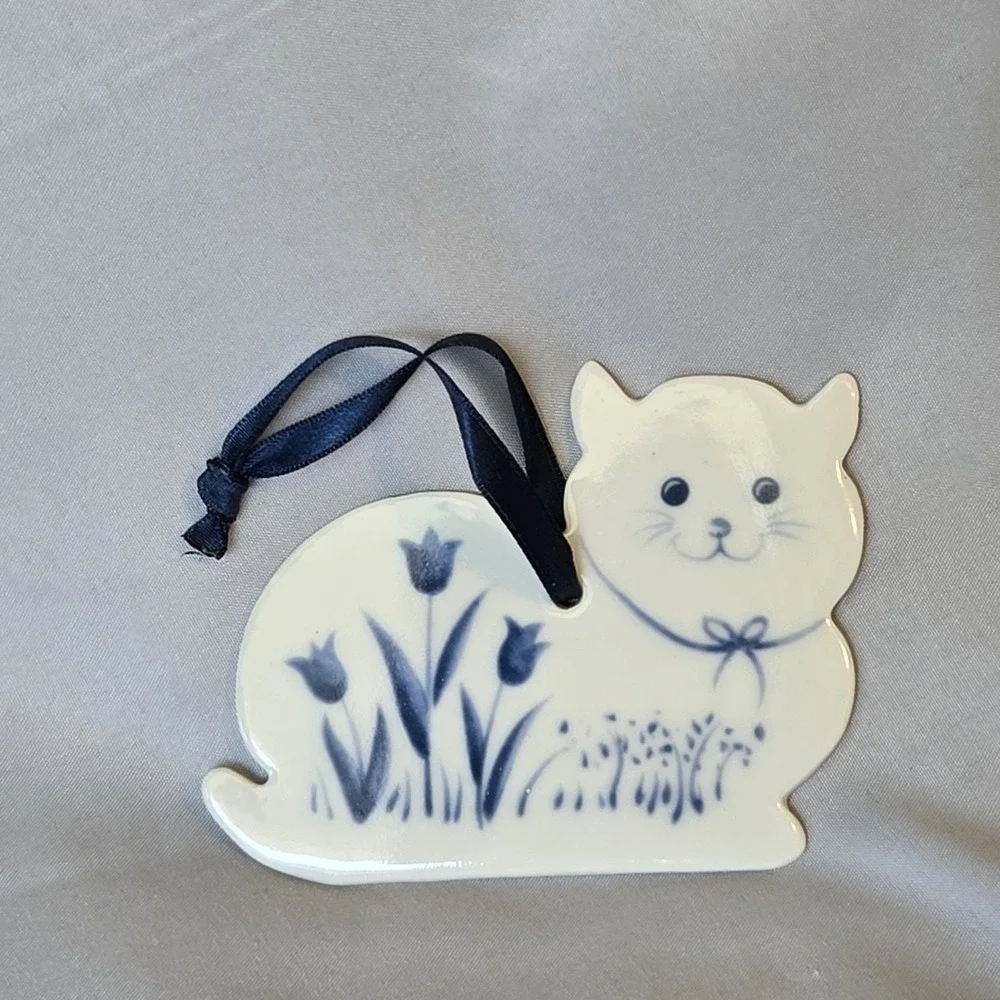 Vtg Russ Berrie Cat Christmas Ornament Blue White Delft Tulips Kitty Ceramic